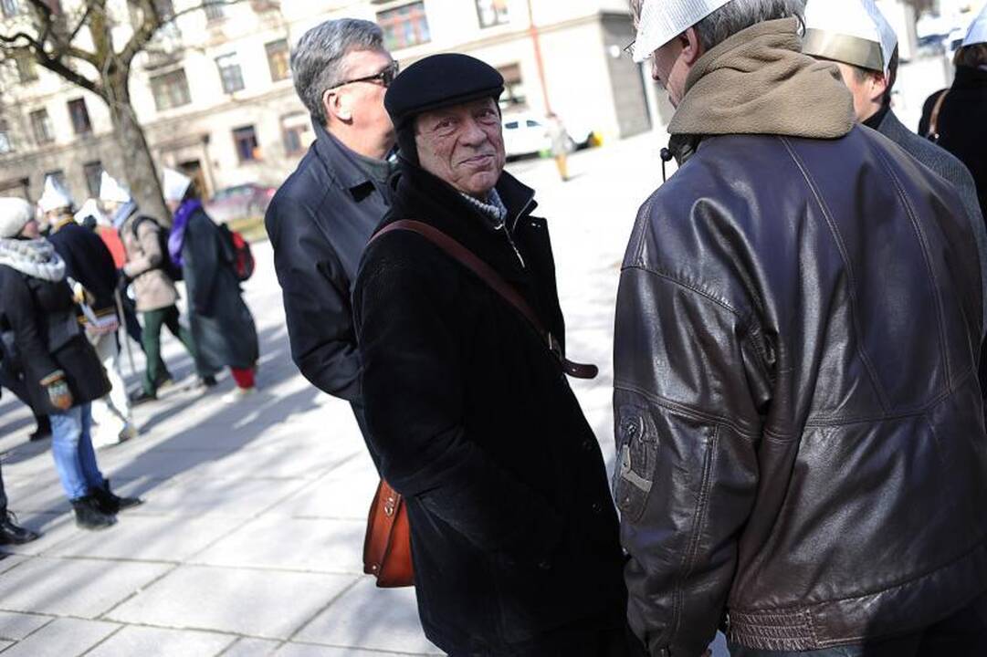 Protestuojantys menininkai šaipėsi iš valdžios