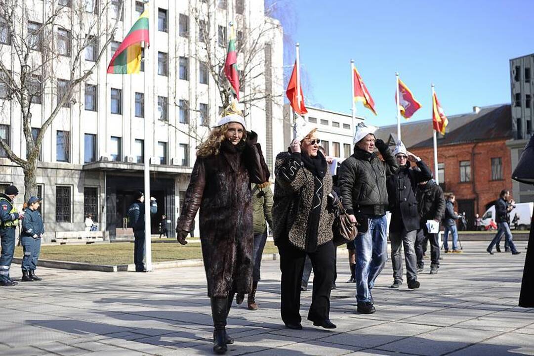 Protestuojantys menininkai šaipėsi iš valdžios