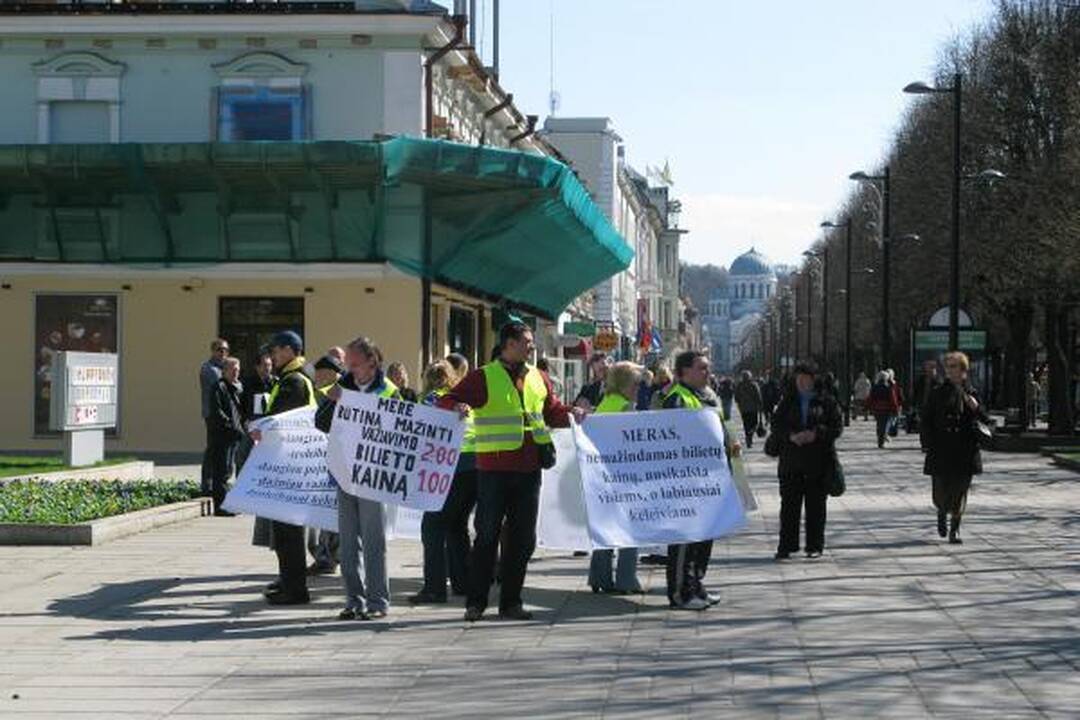 Ar tikrai miesto valdžia naikina troleibusus? (papildyta)