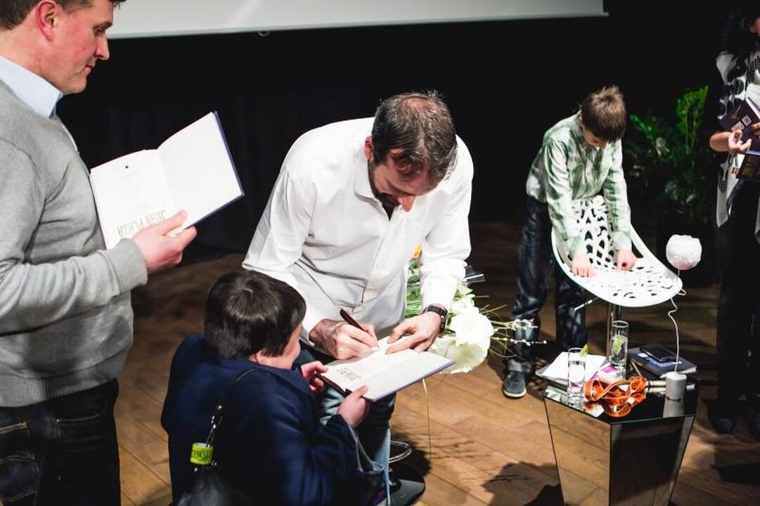 Gerbėjams knygą pristatęs J. Plaza: ar tikrai gyvenate savo gyvenimą?