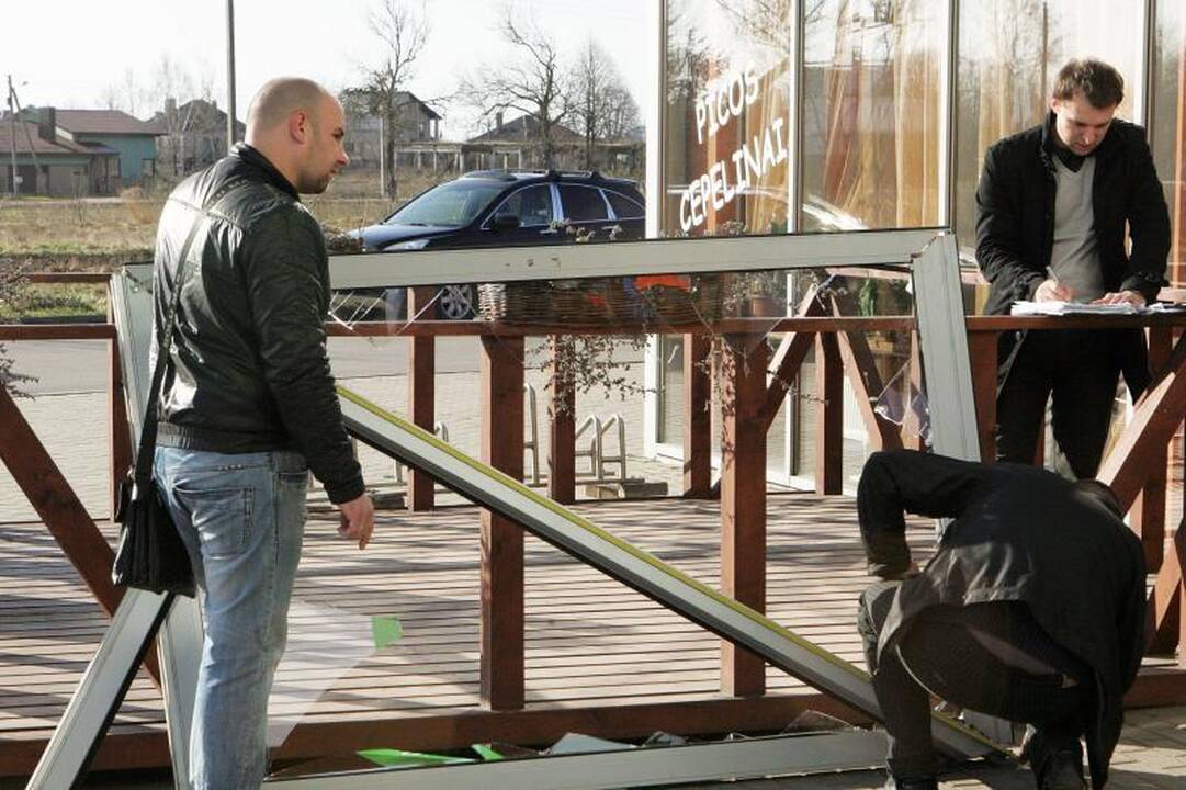 „Swedbank“: apyvartoje gali pasirodyti dažais pažymėtų banknotų 