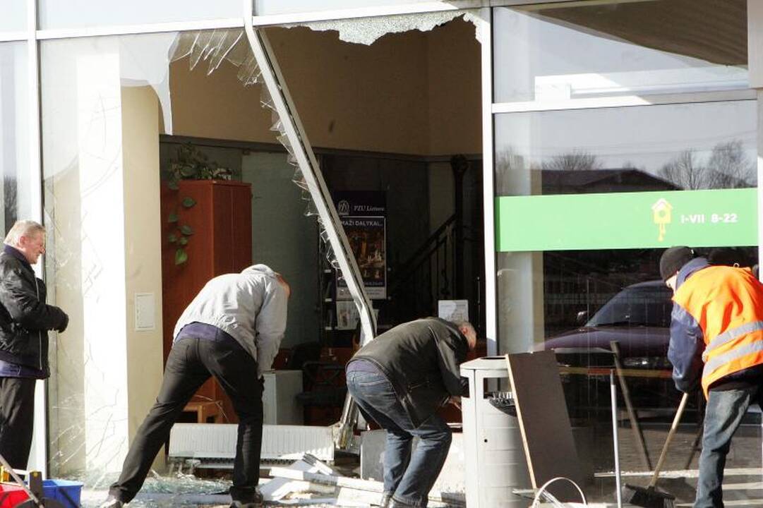 „Swedbank“: apyvartoje gali pasirodyti dažais pažymėtų banknotų 