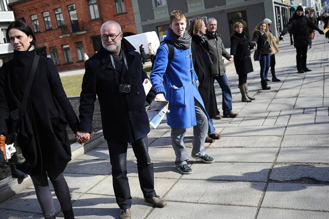 Protestuojantys menininkai šaipėsi iš valdžios