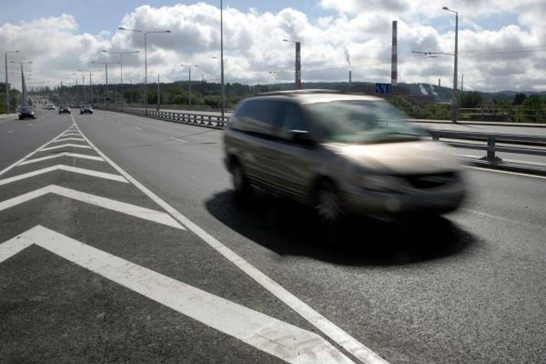 Lazdynų tiltas atidarytas, bet eismo trukdžiai Savanorių pr. liks 