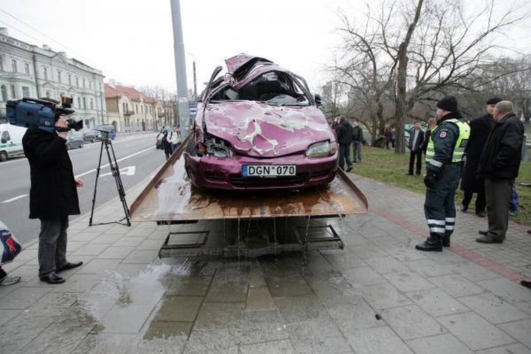 Į Nerį įlėkęs automobilis rastas po Mindaugo tiltu (papildyta)