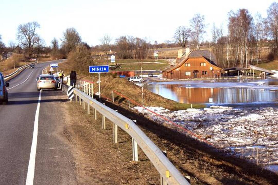 Upės užtvindė „Vienkiemį“ ir „Žemsuodą“ (papildyta)
