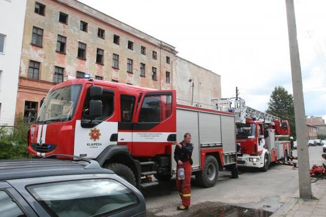 Buvusiame duonos kombinato pastate – gaisras