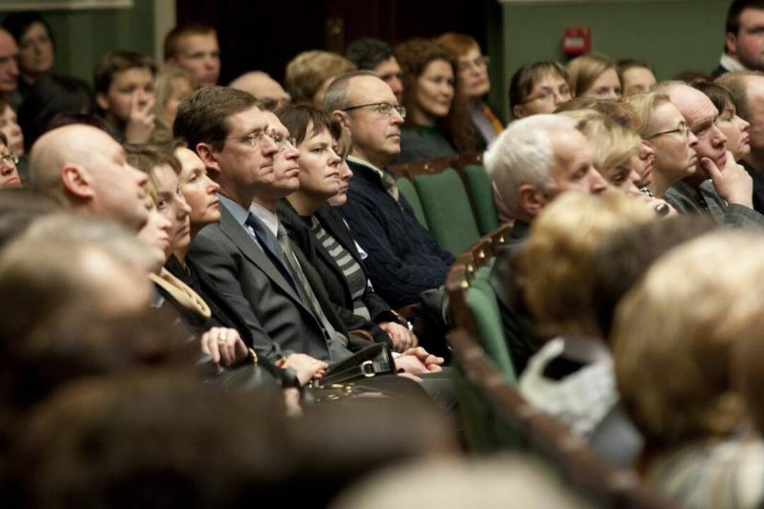 Padėka žmonėms, kurie padeda kitiems pamiršti skausmą
