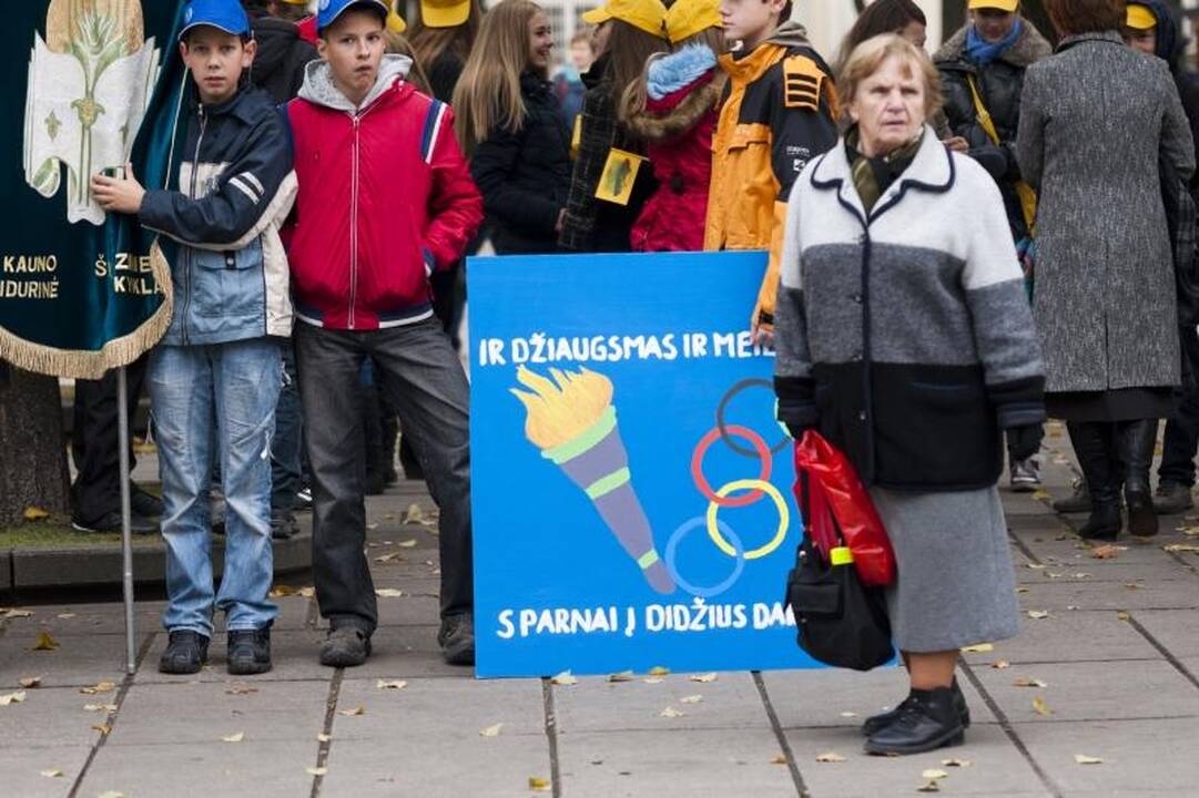 Olimpinę ugnį Kauno gatvėmis nešė sportininkai ir moksleiviai