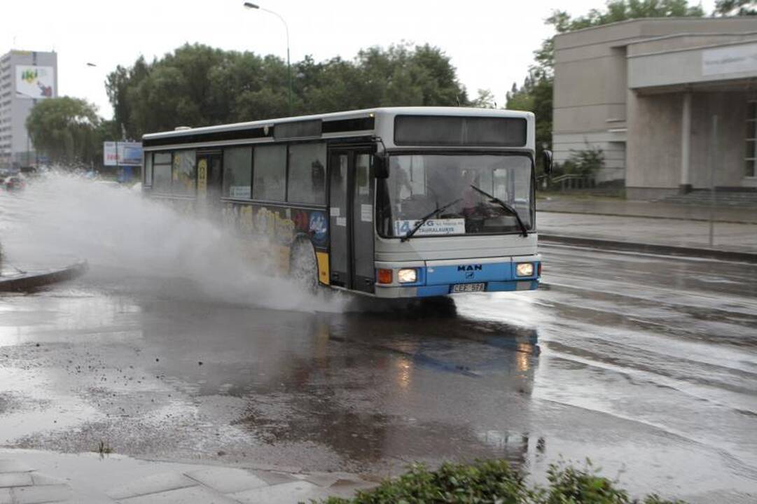 Prapliupus lietui, tvino Klaipėdos gatvės (papildyta)