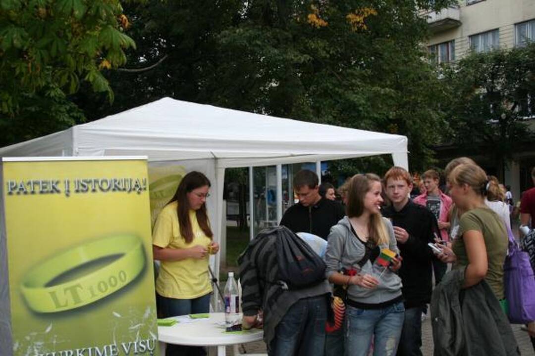 Rekordiniam tūkstantmečio albumui įsiamžino kas 170-as lietuvis