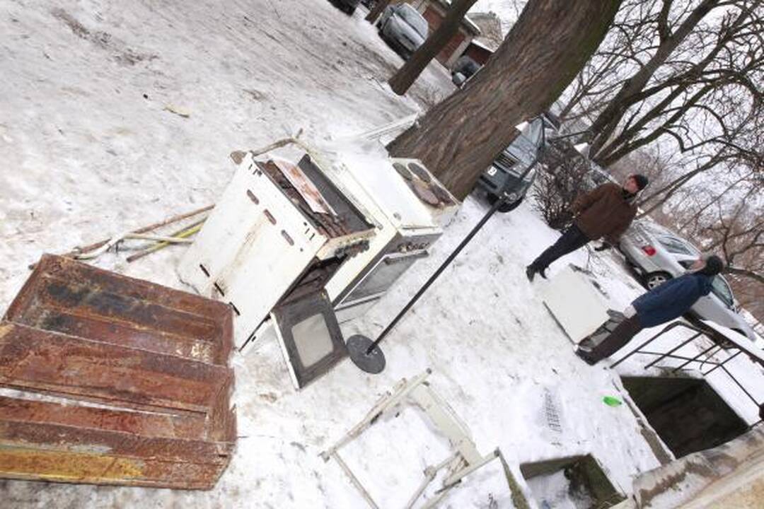 Puikiai įrengti butai atiduoti išplėšti benamiams
