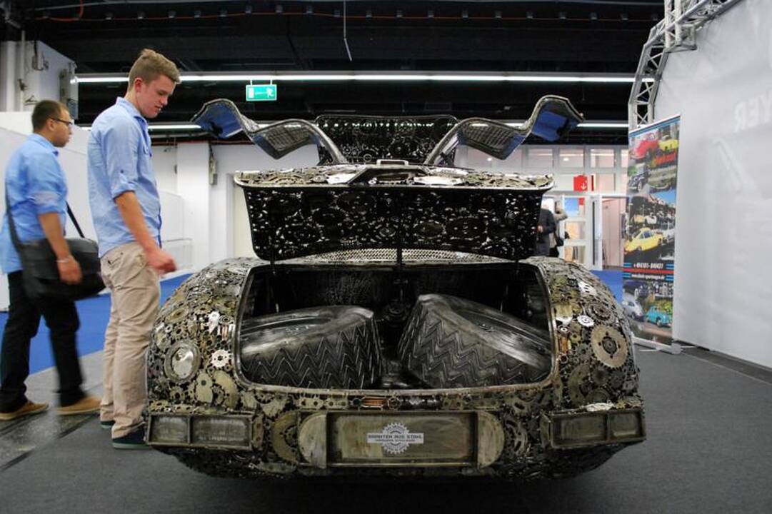 Frankurtas: iš metalo laužo „Mercedes-Benz 300 SL“