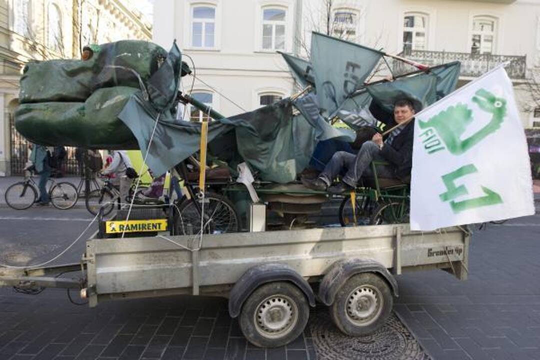 Erotika ir seksas - jaunimui skirtoje reklamoje
