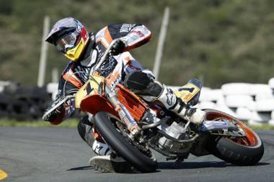 Aukštadvario kartodrome - Supermoto spektaklis