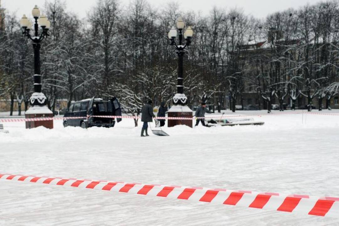 Dėl gausaus sniego vilniečiai užstrigo spūstyse, vėlavo į darbus