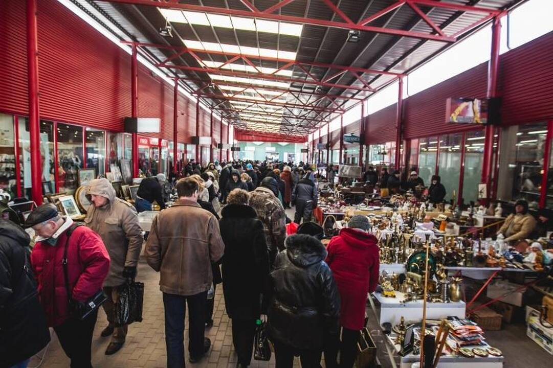 Sendaikčių turguje – nuo ženkliuko iki baldų