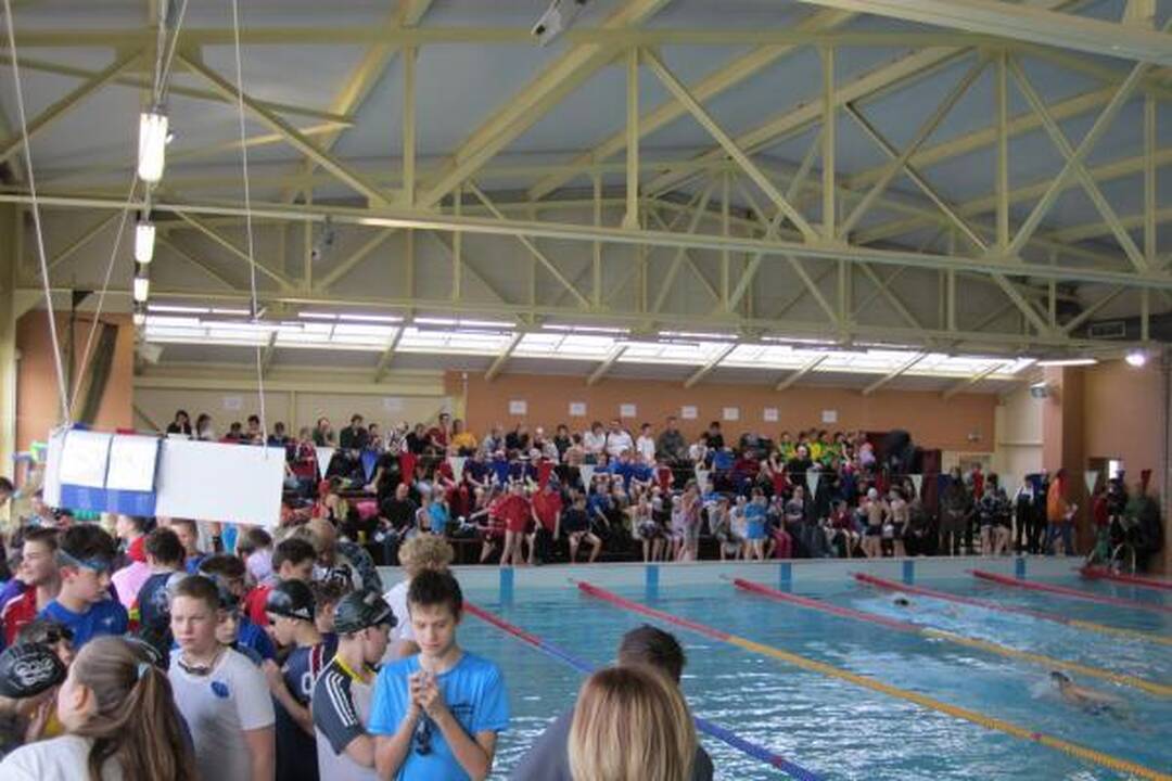 Dėl Kauno mero taurės varžėsi keturių šalių plaukikai