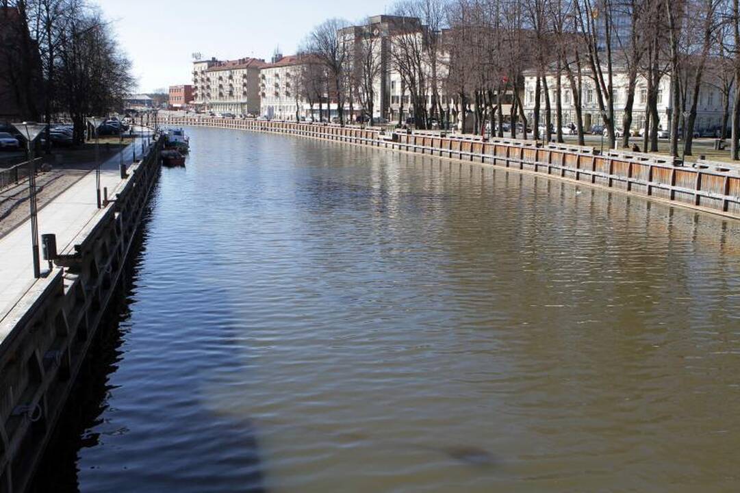 Aplinkosaugininkai tęsia tyrimą dėl teršalų Danėje