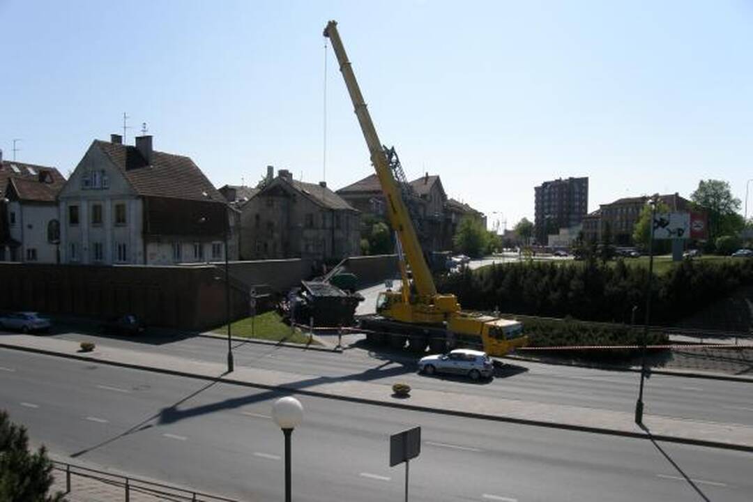 Klaipėdoje sunkvežimis pametė krovinį