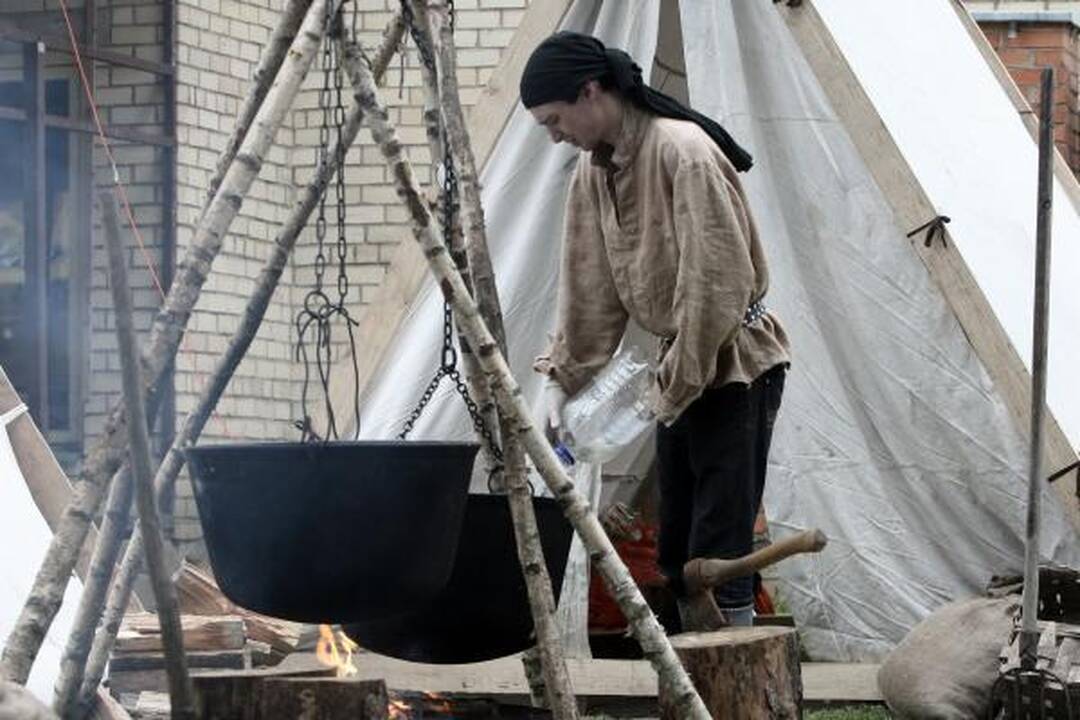 Kernavėje šurmuliuoja Gyvosios archeologijos dienos
