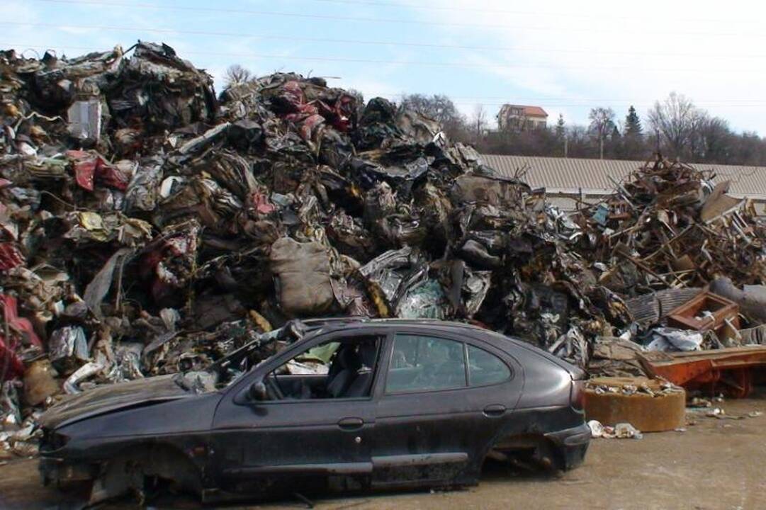 Kaune aptikta per 280 tonų nelegaliai supirkto metalo laužo