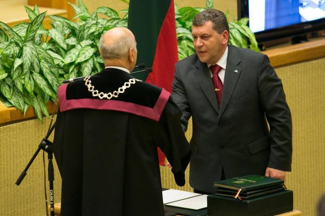 Prisaikdinti 135 naujojo Seimo nariai   