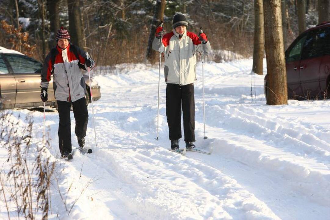 Kleboniškio   miške  pažiro  slidininkai