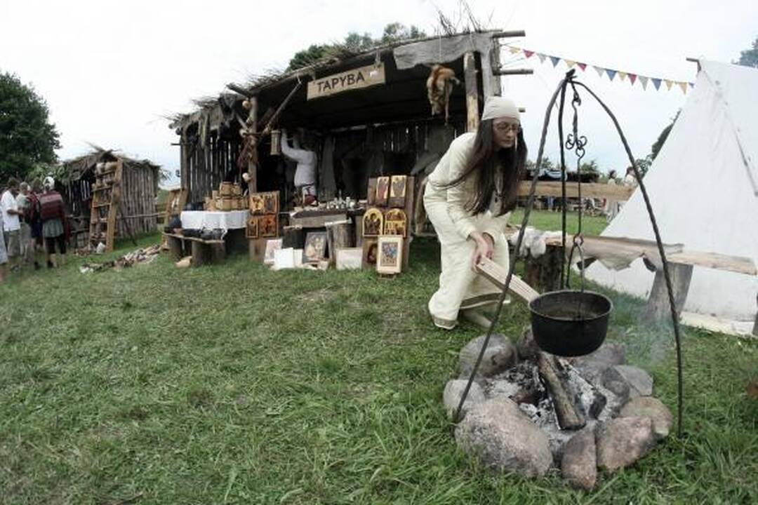 Kernavėje šurmuliuoja Gyvosios archeologijos dienos