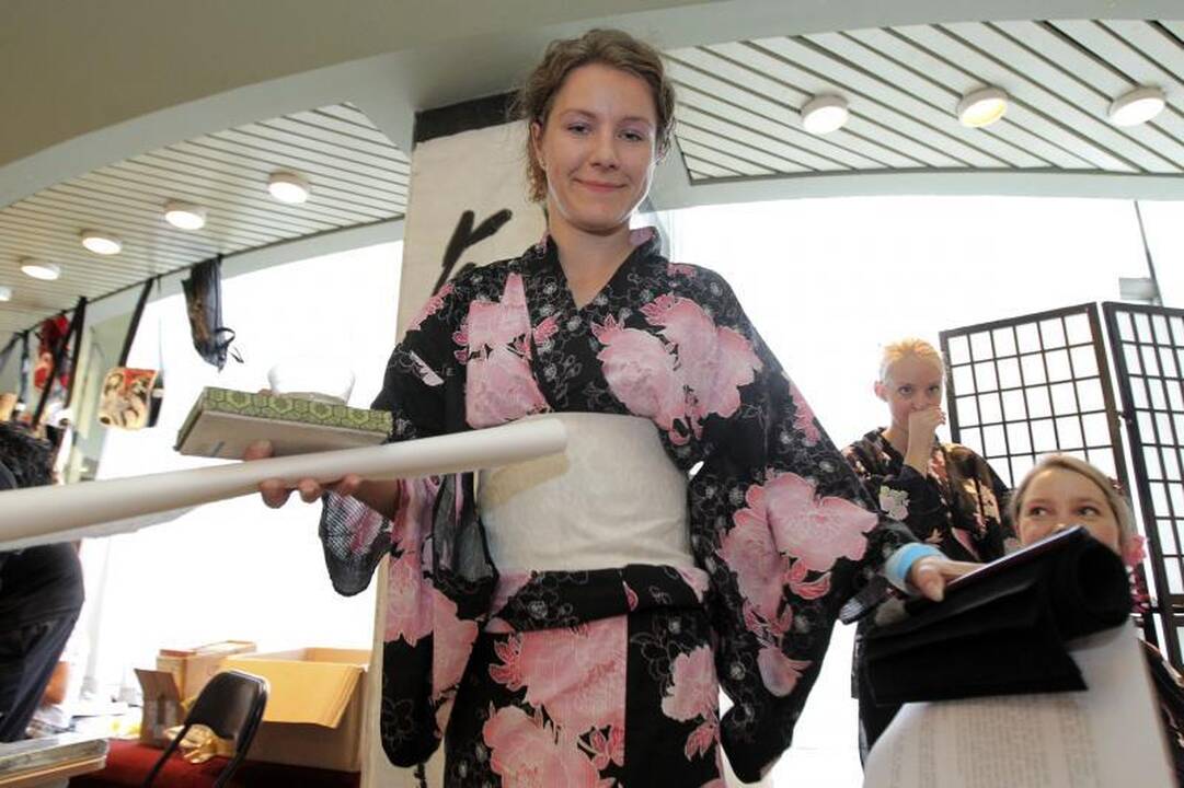 Japonijos gerbėjai renkasi Kongresų rūmuose