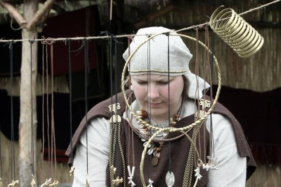 Kernavėje šurmuliuoja Gyvosios archeologijos dienos