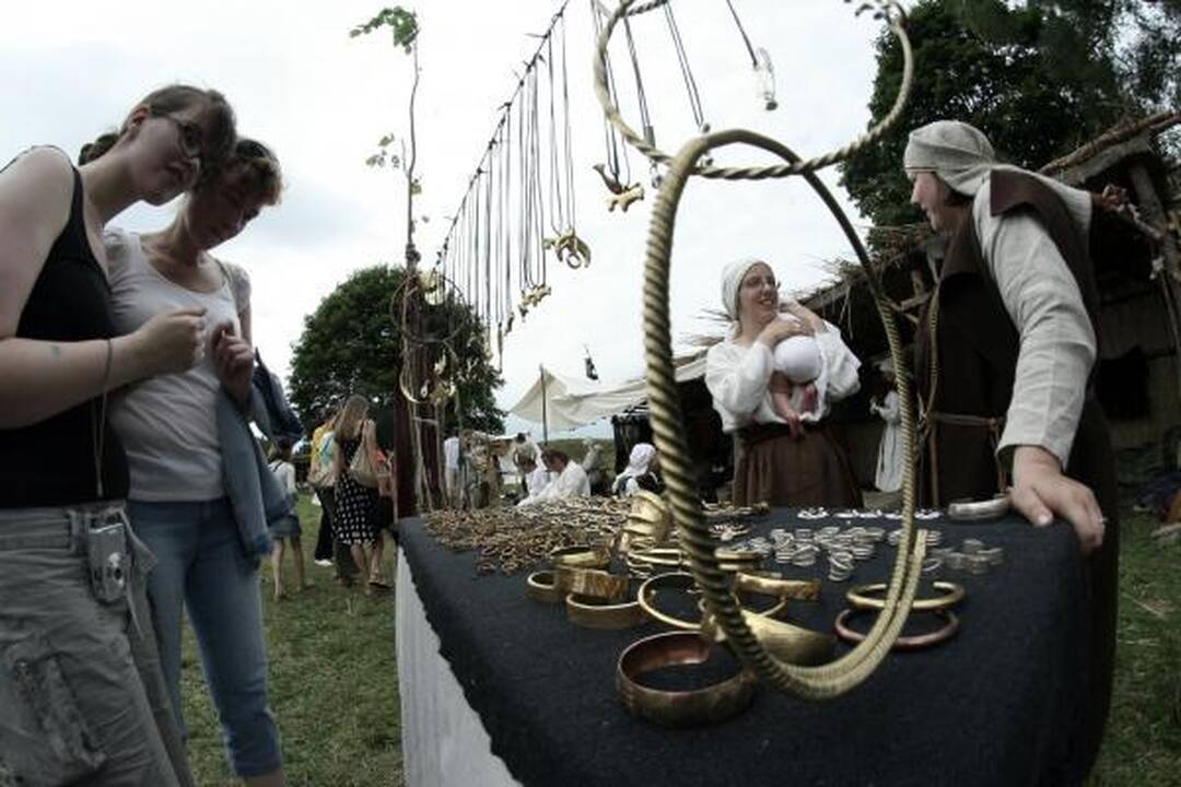 Kernavėje šurmuliuoja Gyvosios archeologijos dienos