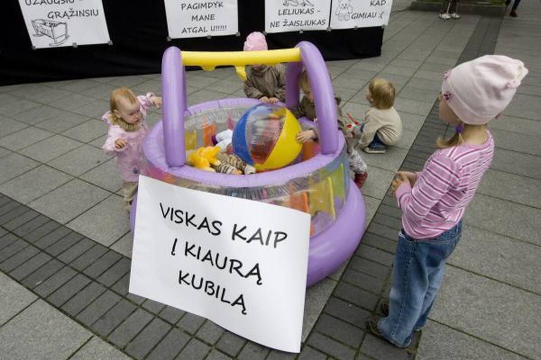 Protestuojantys tėvai: iš mažiausio atimti lengviausia