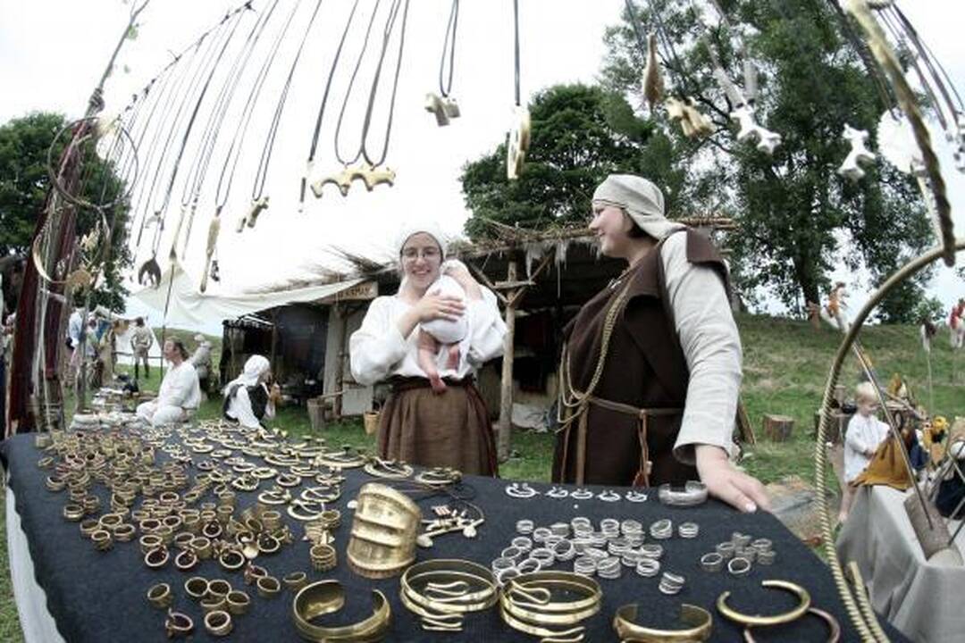 Kernavėje šurmuliuoja Gyvosios archeologijos dienos