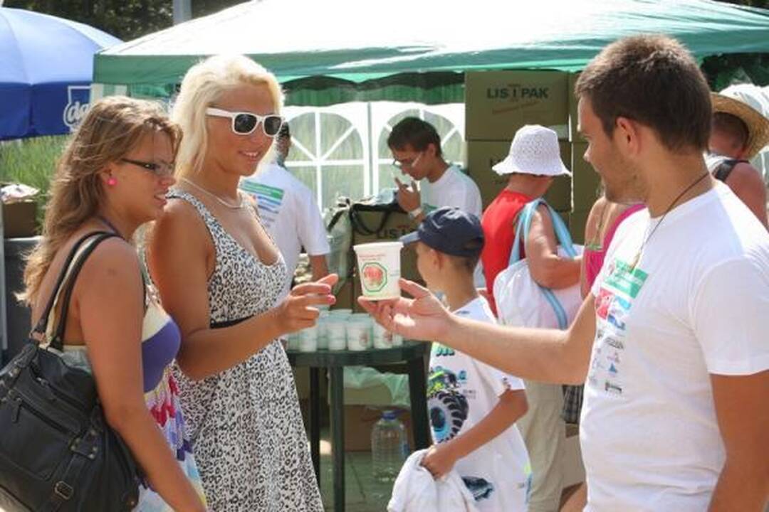 Paplūdimyje poilsiaujantiems rūkaliams – vienkartinės peleninės