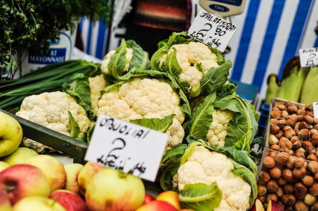 Rudens mugėje – dobilų alus, daržovių kilimai ir šakočio dalybos