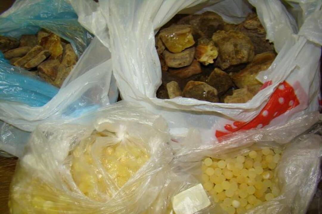 Gintarą iš Rusijos klaipėdietis vežė automobilio kuro bake