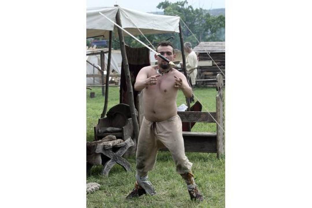 Kernavėje šurmuliuoja Gyvosios archeologijos dienos