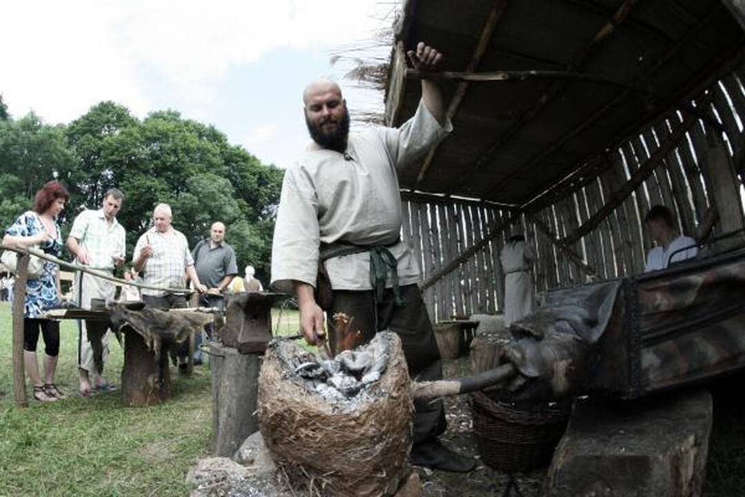 Kernavėje šurmuliuoja Gyvosios archeologijos dienos