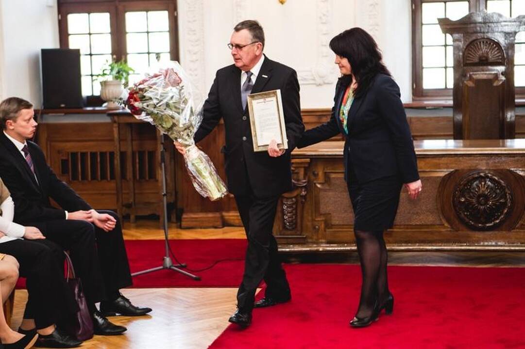 Erotika ir seksas - jaunimui skirtoje reklamoje