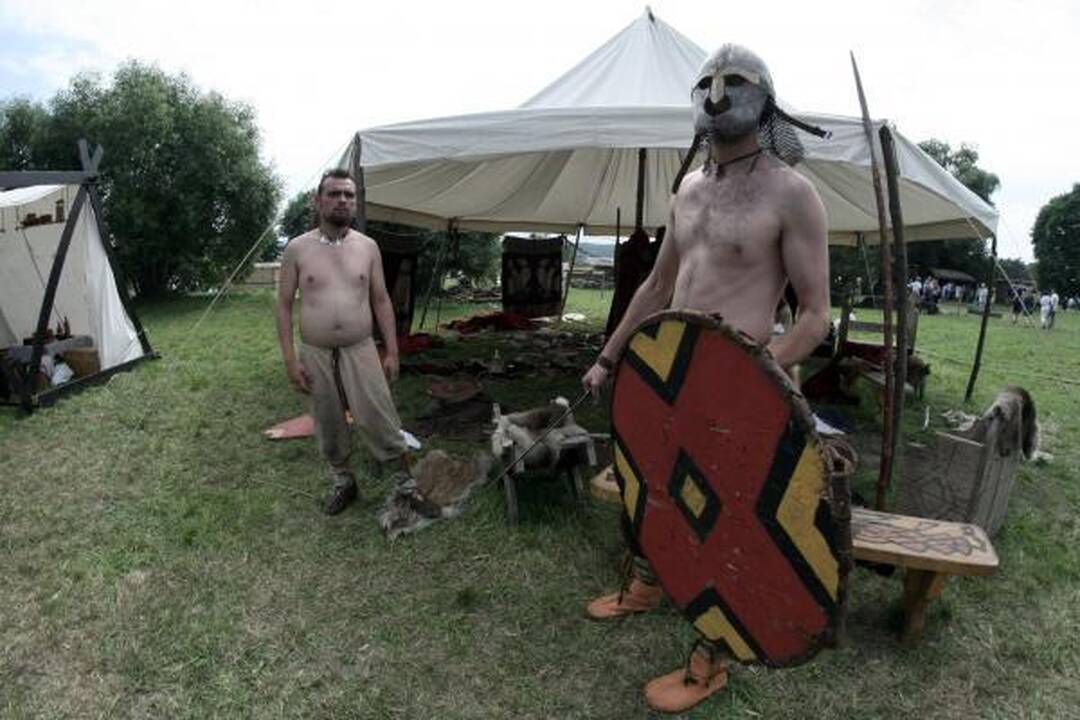 Kernavėje šurmuliuoja Gyvosios archeologijos dienos
