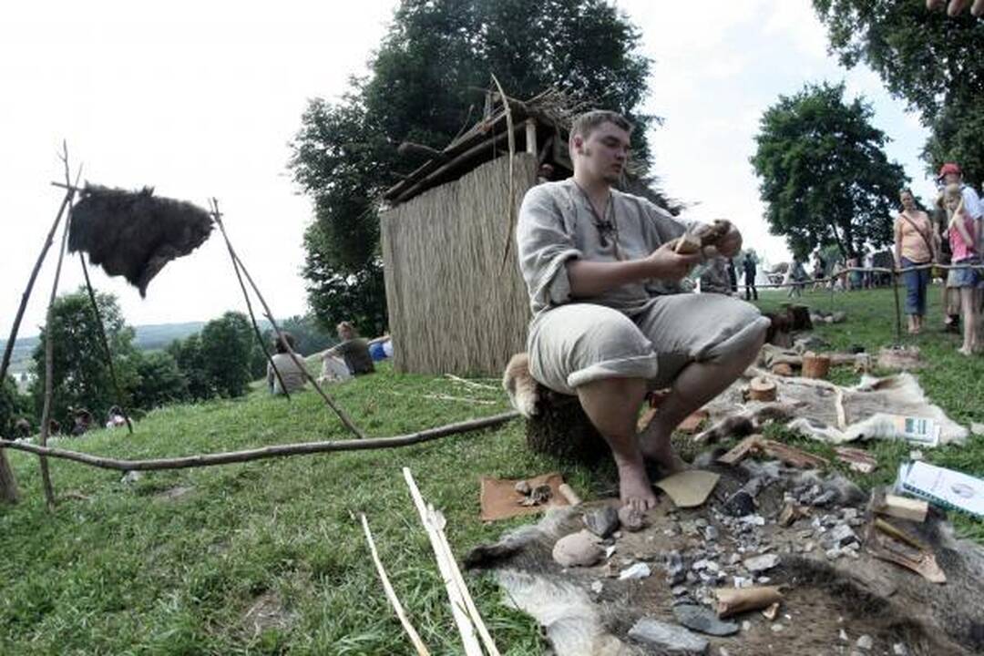 Kernavėje šurmuliuoja Gyvosios archeologijos dienos