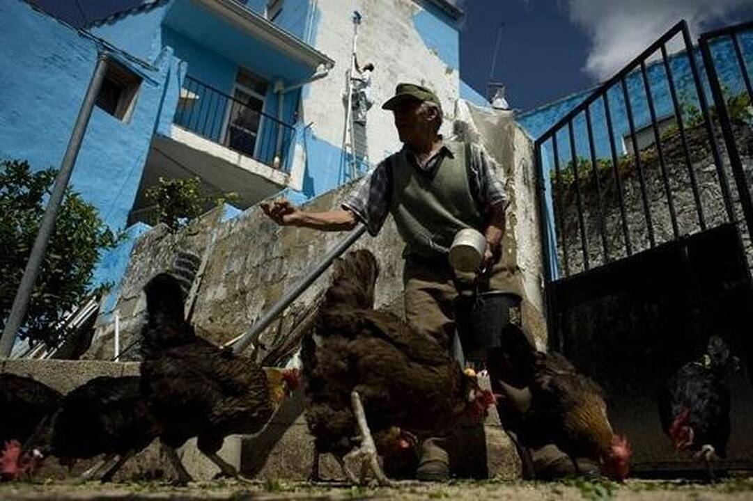 Fimo „Smurfai“ premjeros proga melsvai perdažytas visas Ispanijos kaimelis