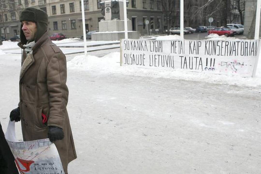 V.Šustausko mitinge - 10 dalyvių ir konservatorių kritika