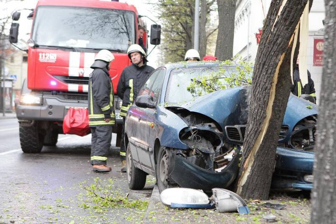 Žala: pernai net 1 530 civilinės atsakomybės draudimo neturėję vairuotojai sukėlė didesnę ar mažesnę žalą lėmusius eismo įvykius.