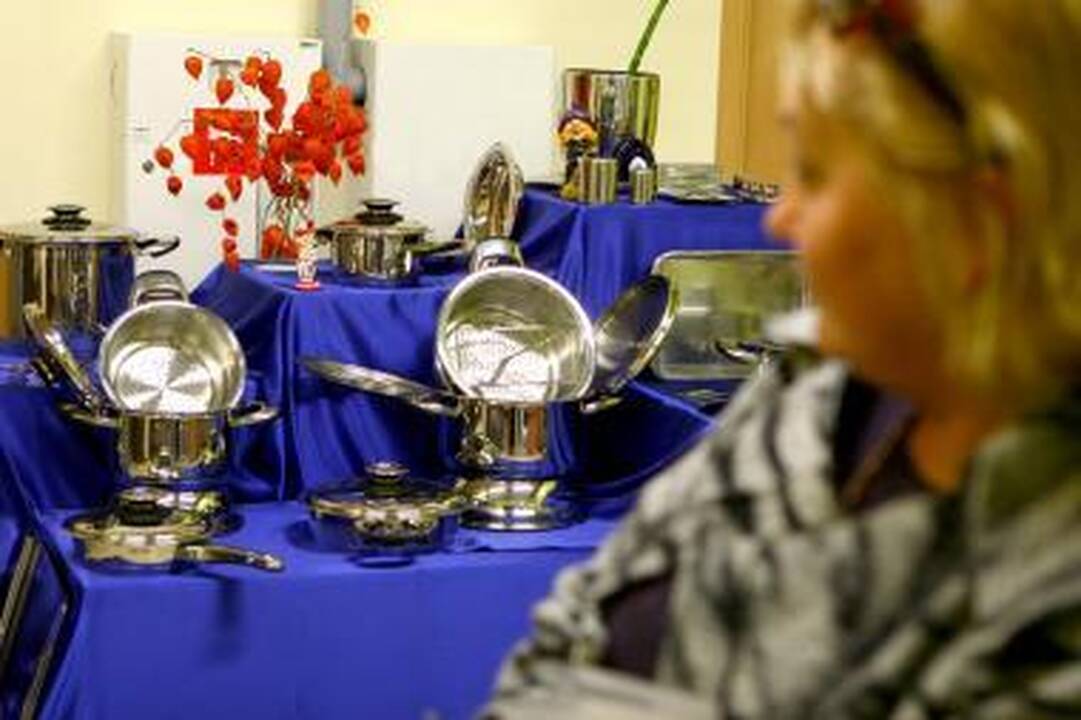 Vargai: "Bauer" puodų atsisakiusi klaipėdietė buvo verčiama mokėti išperkamosios nuomos įmokas, nors puodai jau gulėjo firmos patalpose.