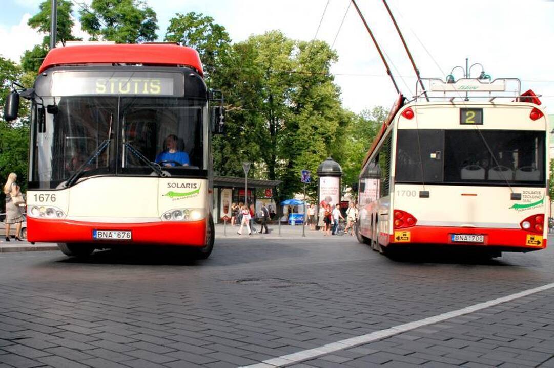 Algų negaunantys viešojo transporto vairuotojai grasina streikais