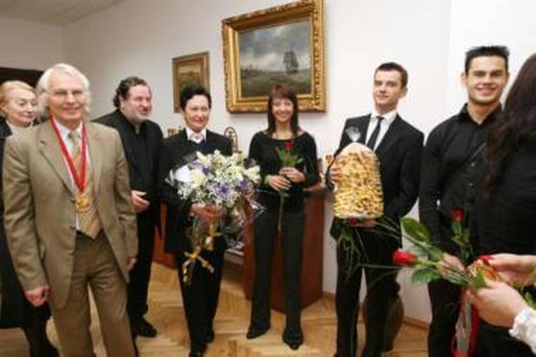 Sveikinimus užgožė pasiteisinimai