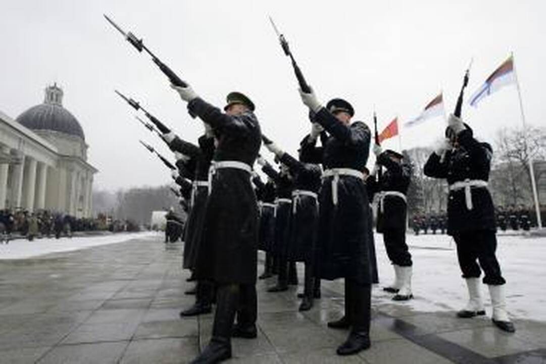 Pinigų liko tik algoms