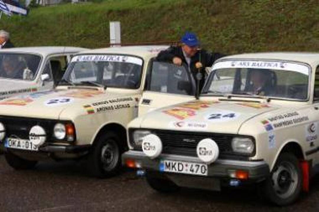 Lenktynės: automobilių sporto veteranai "Nemuno žiede" varžėsi savo jaunystės automobiliais.